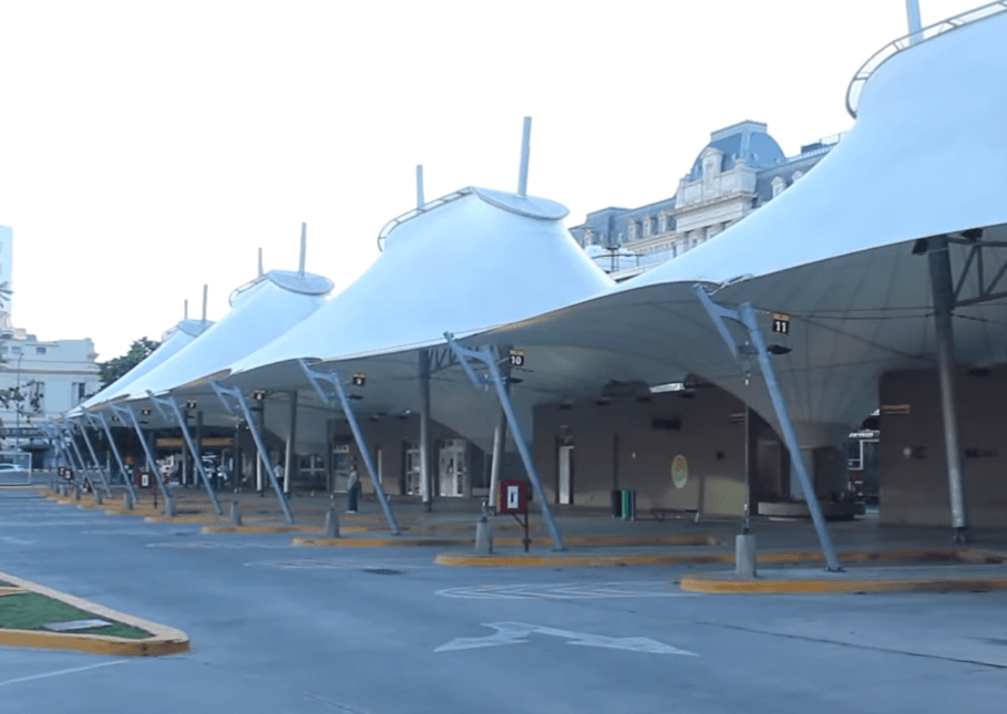 Terminal Madero à Buenos Aires où se rendent les bus de l'entreprise Manuel Tienda León