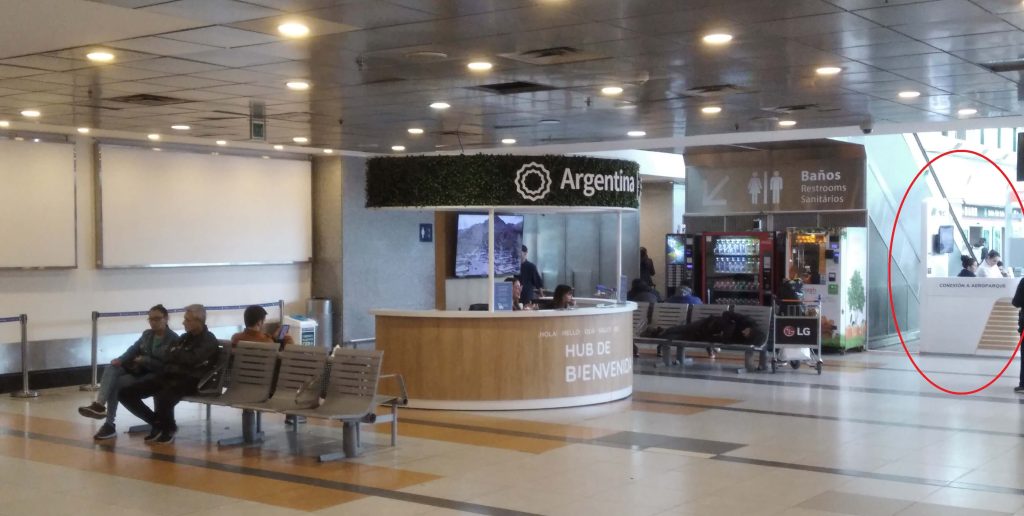 guichet de l'entreprise Neo dans le hall des arrivées internationales de l'aéroport d'Ezeiza en Argentine