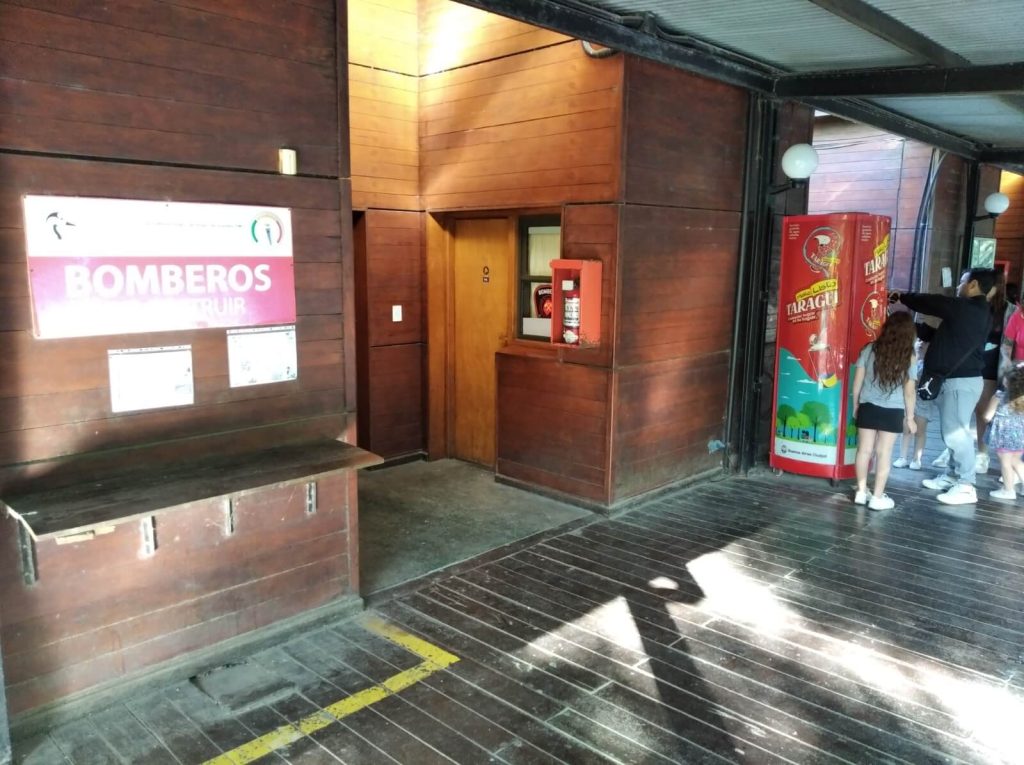 distributeur d'eau chaude à l'entrée de la Reserva Ecologica Costanera Sur à Buenos Aires