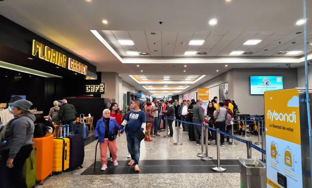Hall au rez-de-chaussée d'Aeroparque (aéroport Jorge Newbery) à Buenos Aires