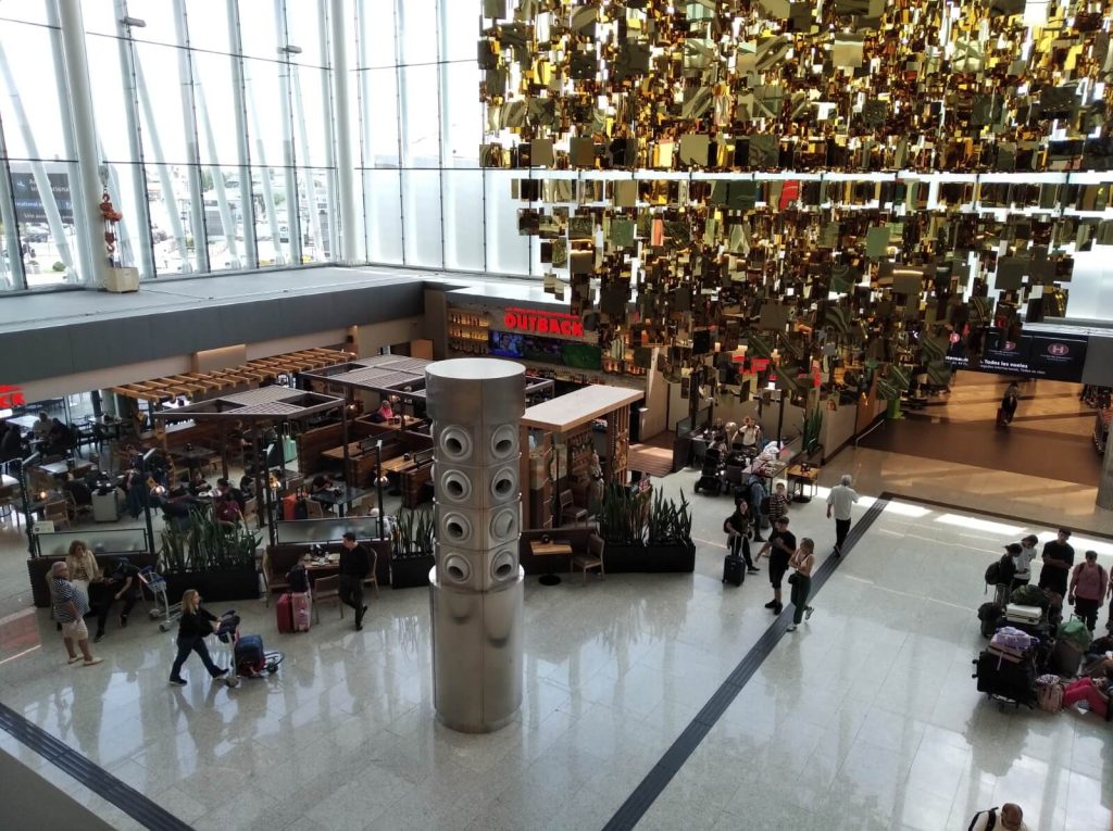 vue du hall de l'aéroport d'Ezeiza (Ministro Pistarini)