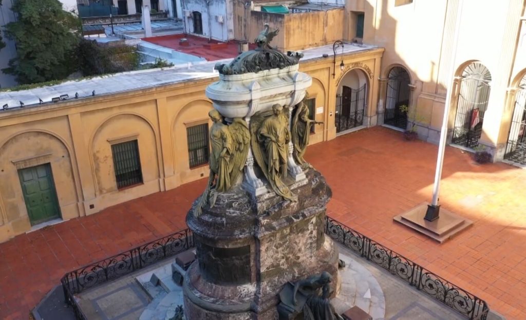 Mausolée de Manuel Belgrano dans la cour de la Basílica de Nuestra Señora del Rosario à Buenos Aires