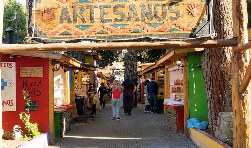 marché artisanal à El Calafate en Patagonie Argentine