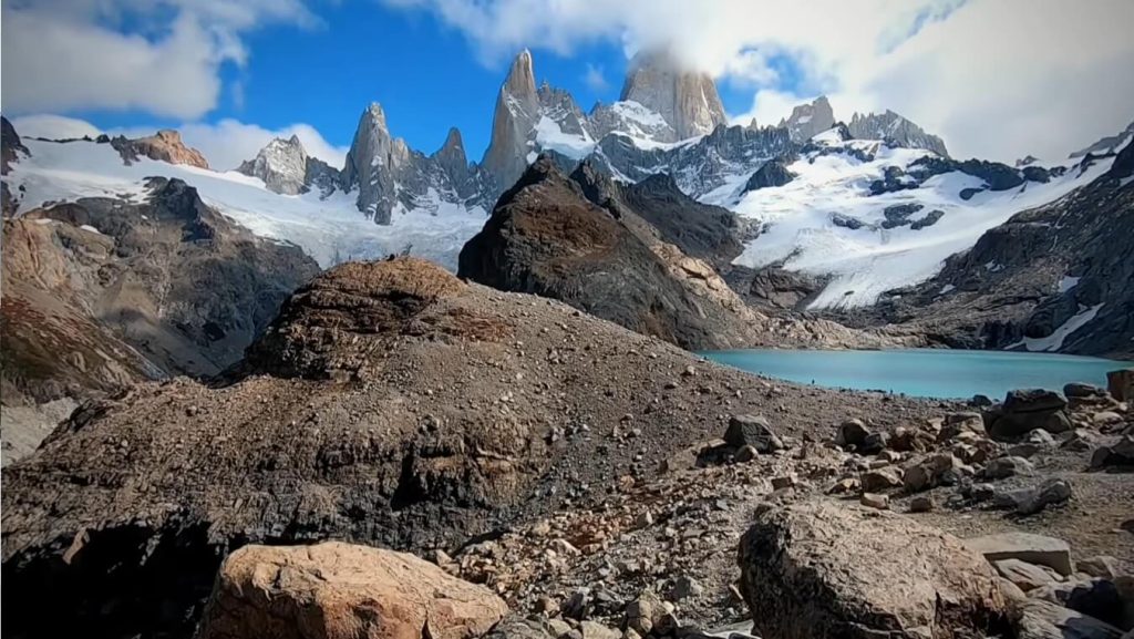 Vue sur la Laguna de los Tres et le Fitz Roy en arrière plan à proximité d'El Chaltén en Patagonie argentine