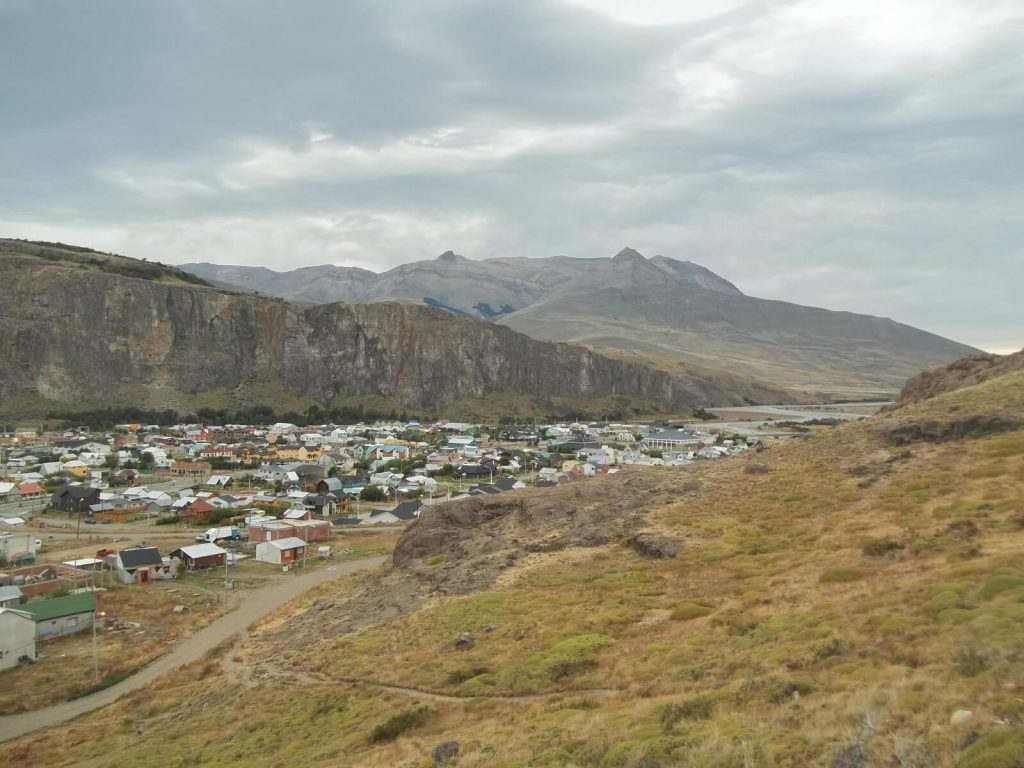 Vue panoramique sur le petit village d'El Chaltén en Patagonie argentine