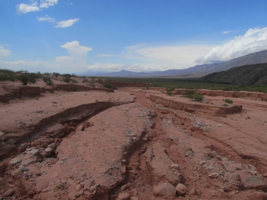 Vue sur la vallée au sud de la Quebrada de las Conchas en Argentine