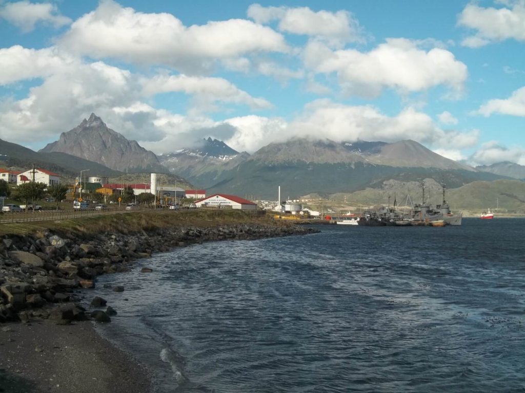 Paysage côtier à Ushuaia en Patagonie argentine