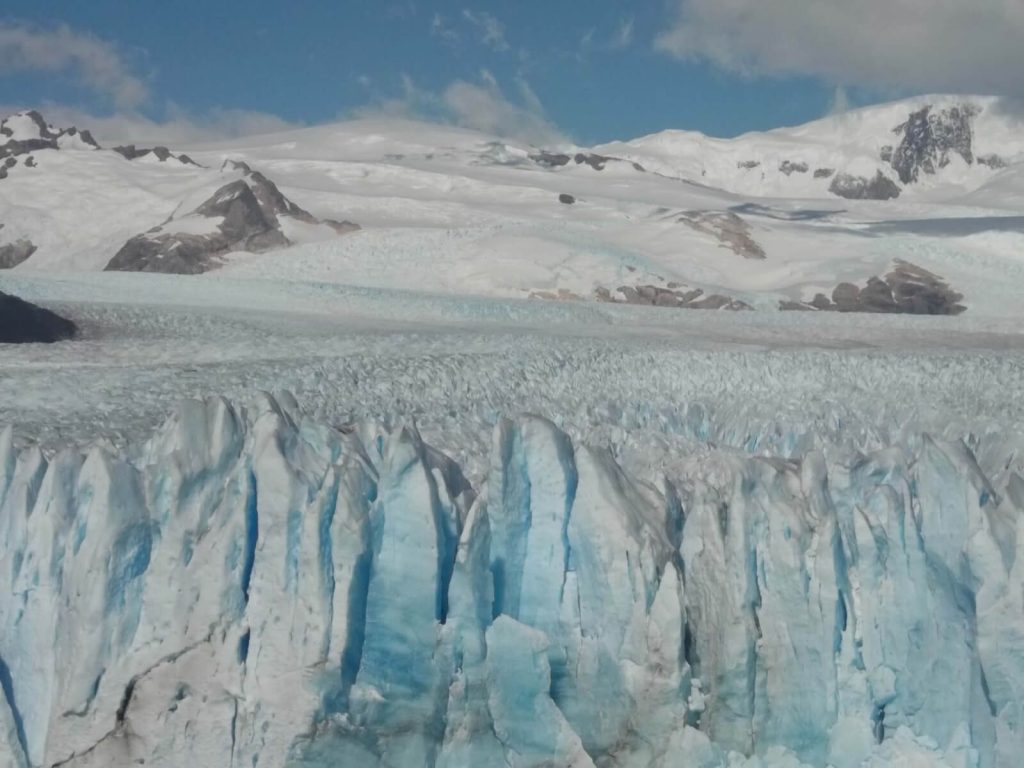 Vue de face du glacier Perito Moreno en Patagonie argentine