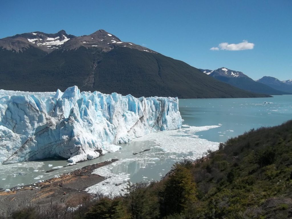 Vue latérale du glacier Perito Moreno en Patagonie argentine