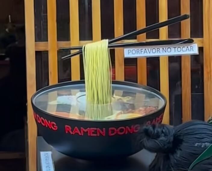 Animation pour pomouvoir le ramen vendu au Barrio chino de Buenos Aires