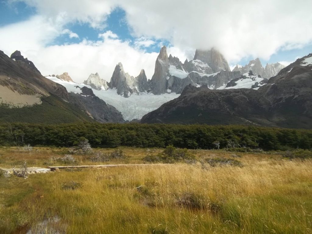 Mont Fitz Roy vu depuis les steppes de la Patagonie argentine