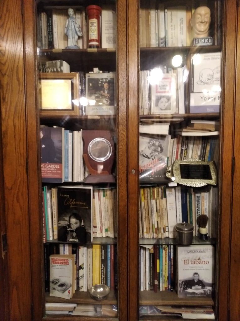 Bibliothèque de la salle César Tiempo du Café Tortoni à Buenos Aires
