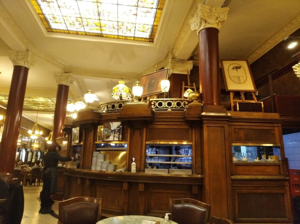Comptoir du Café Tortoni à Buenos Aires