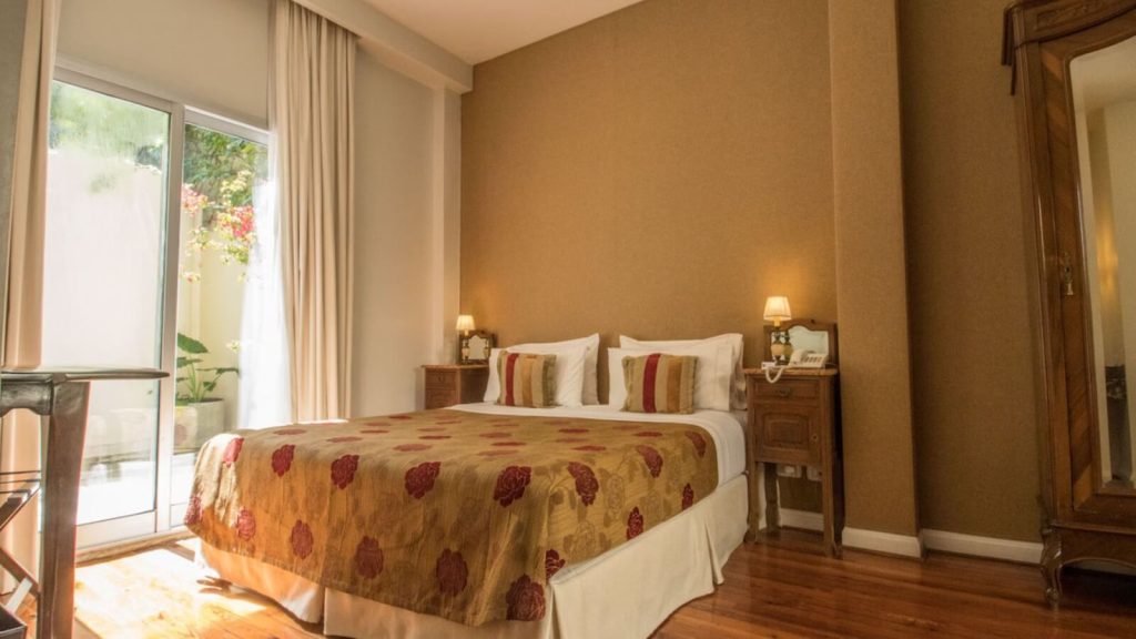 Lit matrimonial dans une chambre de Magnolia Hotel Boutique à Buenos Aires