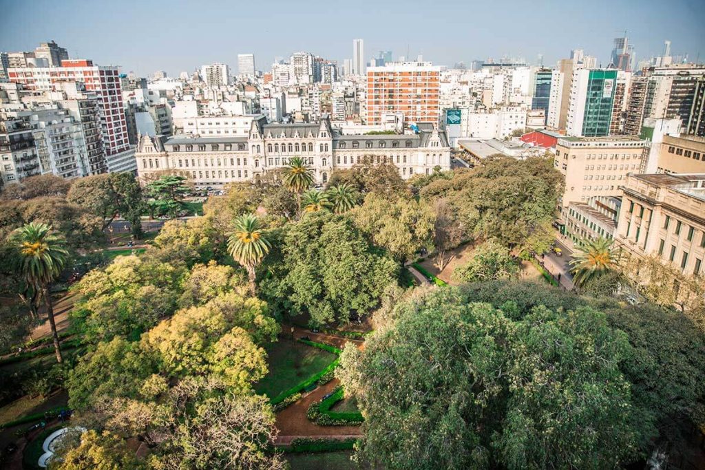 Vue sur le quartier de Recoleta depuis une chambre de Palladio Hotel Buenos Aires – MGallery