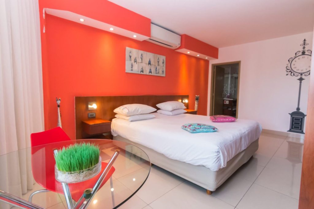 Lit matrimonial dans une chambre de Shoshana Hotel Boutique à Buenos Aires