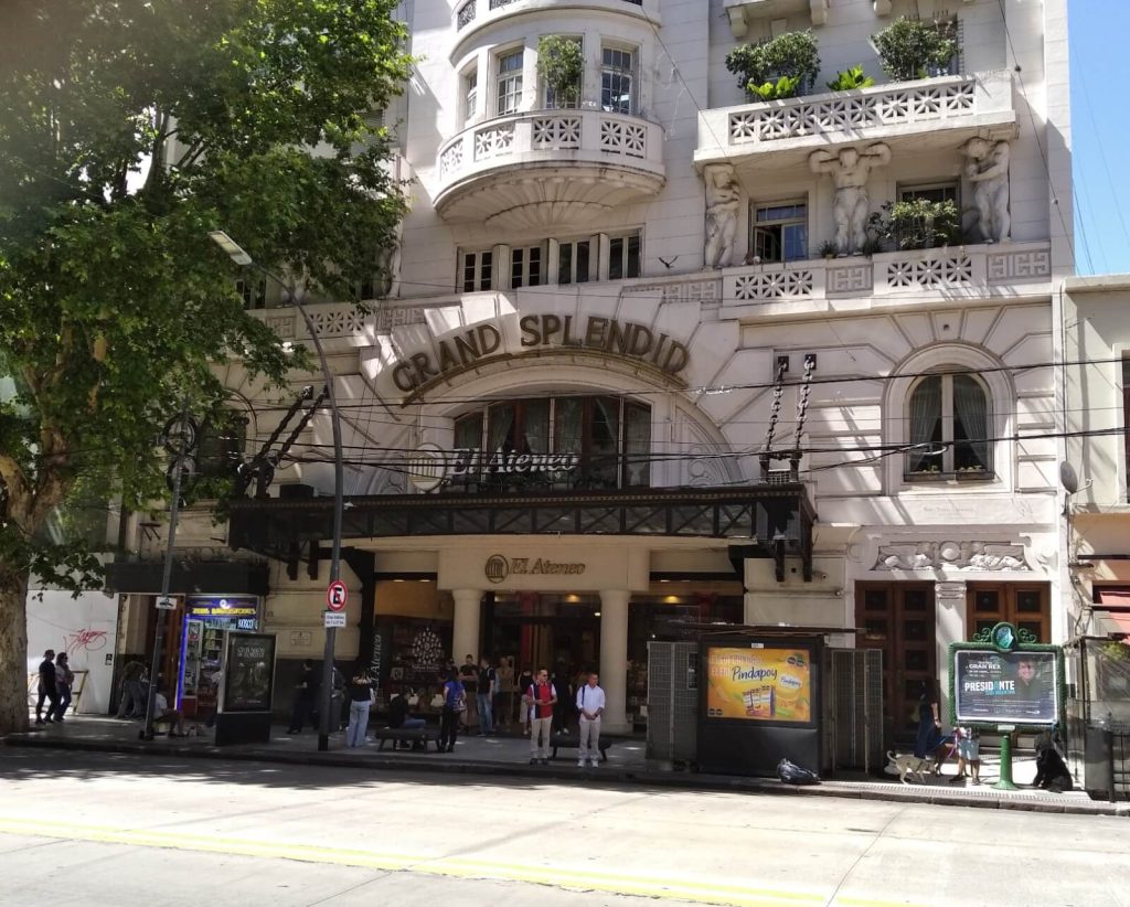 Façade et entrée de la librairie El Ateneo Grand Splendid à Buenos Aires
