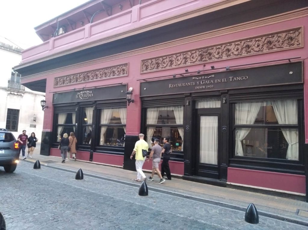 Façade de El Querandi, l'un des diner-spectacle de tango les plus célèbres de Buenos Aires