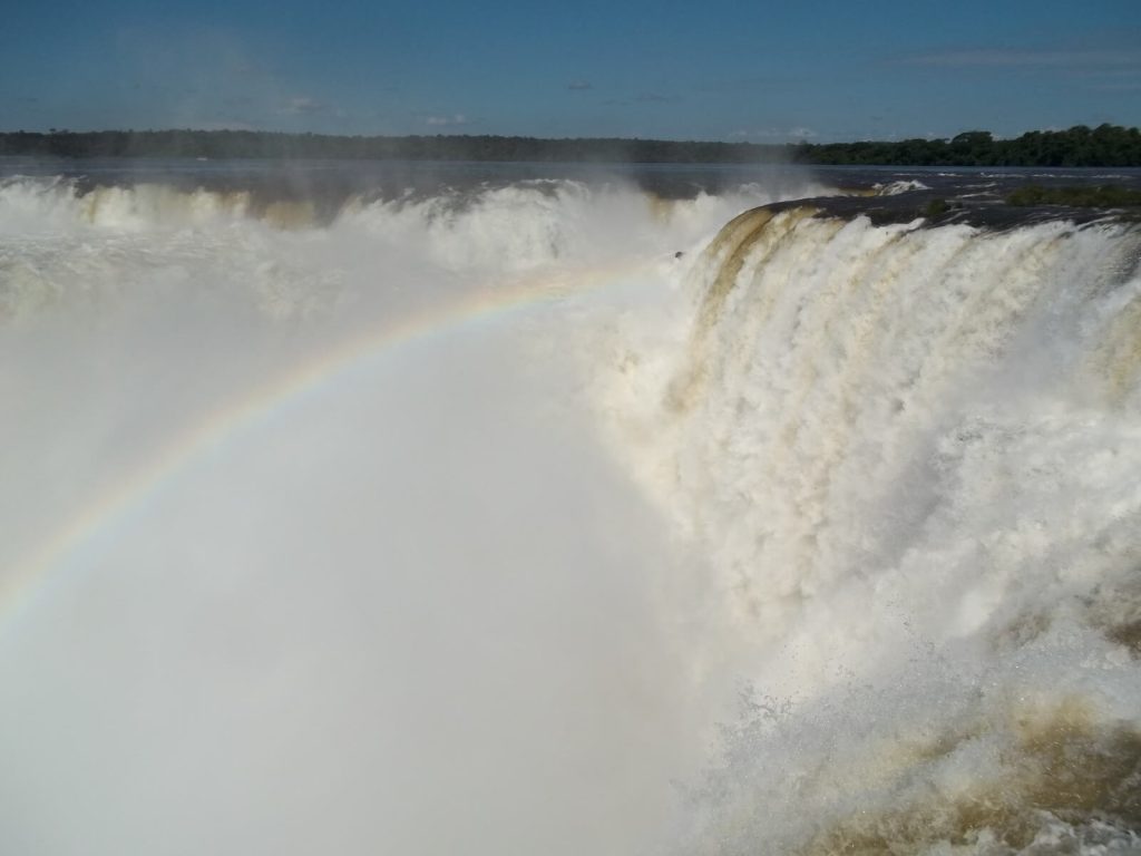 Garganta del diablo, la plus puissante des chutes d'Iguazu, vue du côté argentin
