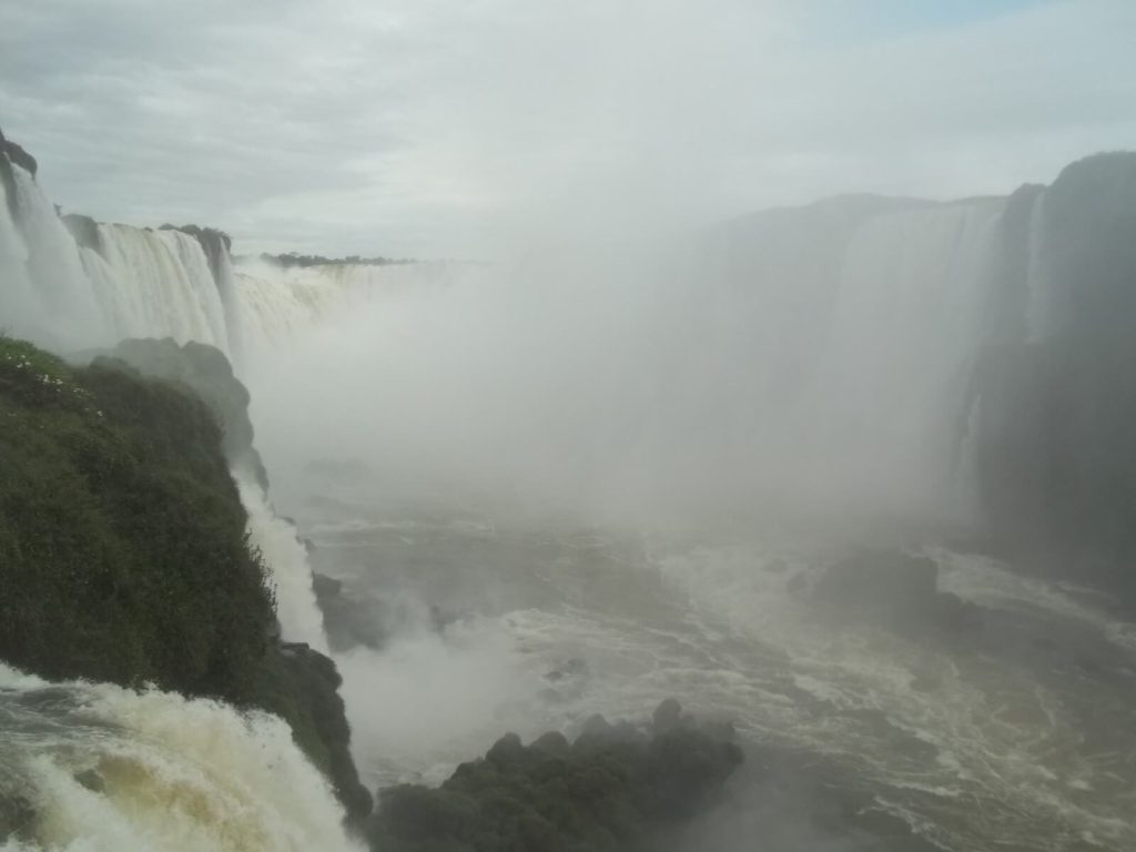 Garganta del diablo, la plus puissante des chutes d'Iguazu, vue du côté brésilien