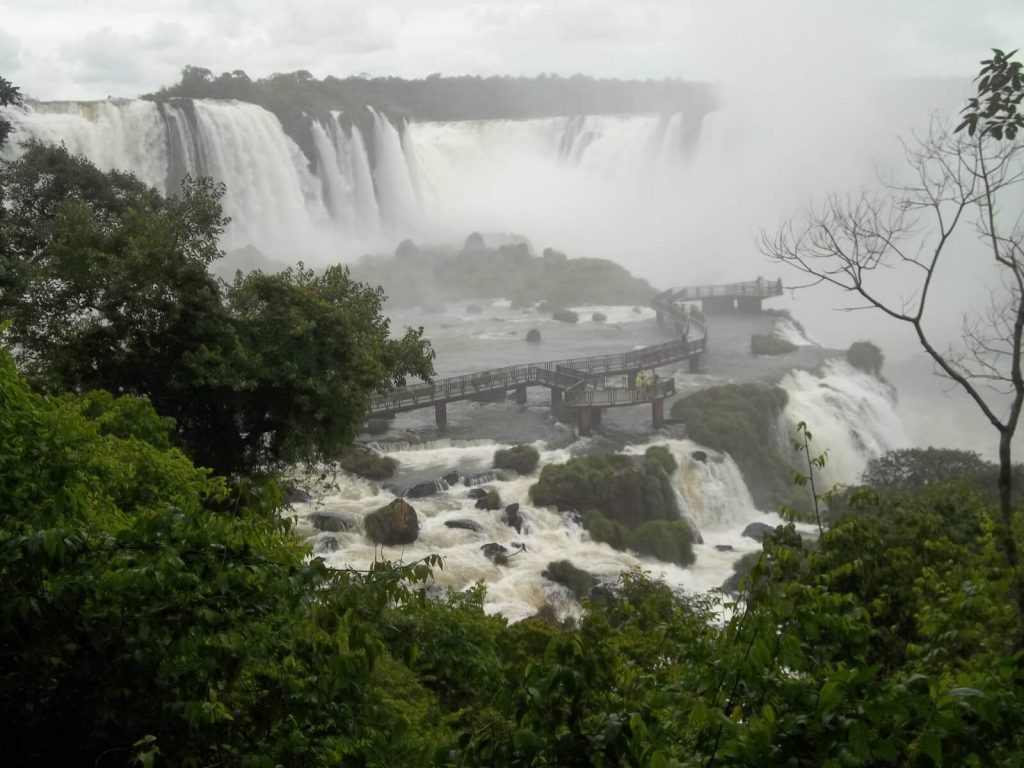 Passerelles menant aux chutes d'Iguazu côté brésilien
