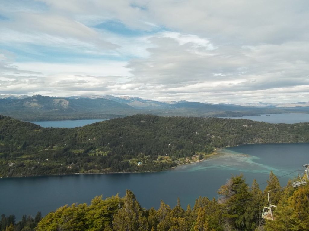 Vue panoramique sur la région de Bariloche depuis le Cerro Campanario