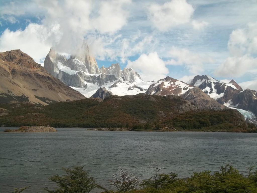 Cerro Fitz Roy enveloppé par les nuages à proximité de El Chaltén en Argentine